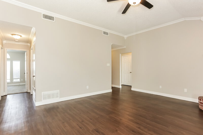 1,890/Mo, 902 Beaufort Court Arlington, TX 76018 Living Room View 3