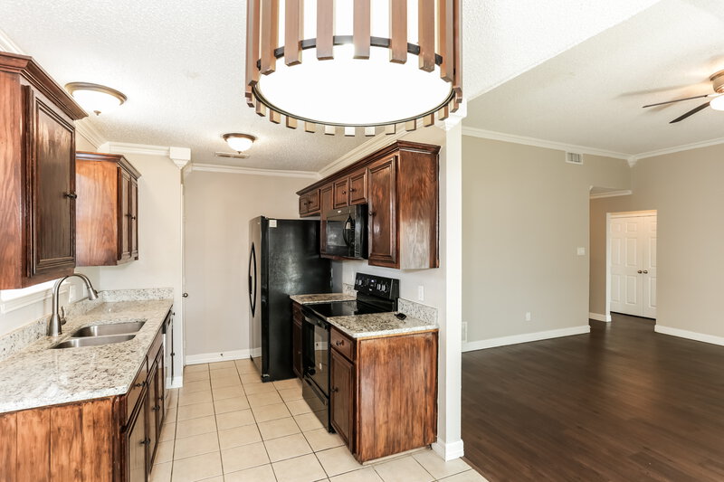 1,890/Mo, 902 Beaufort Court Arlington, TX 76018 Kitchen View