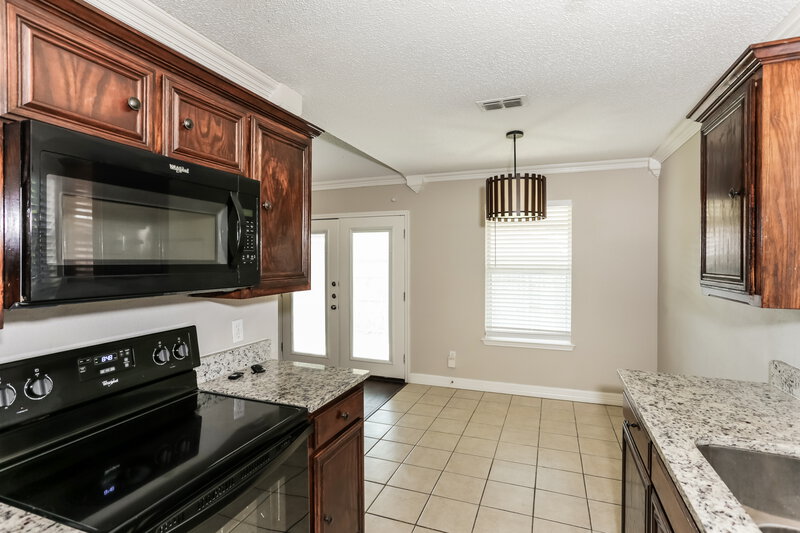 1,890/Mo, 902 Beaufort Court Arlington, TX 76018 Kitchen View 2