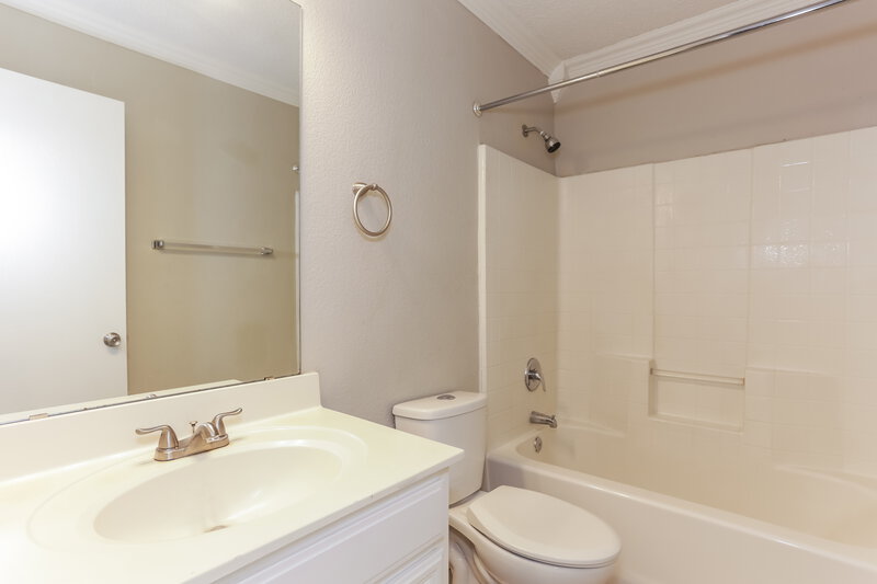 1,890/Mo, 902 Beaufort Court Arlington, TX 76018 Bathroom View