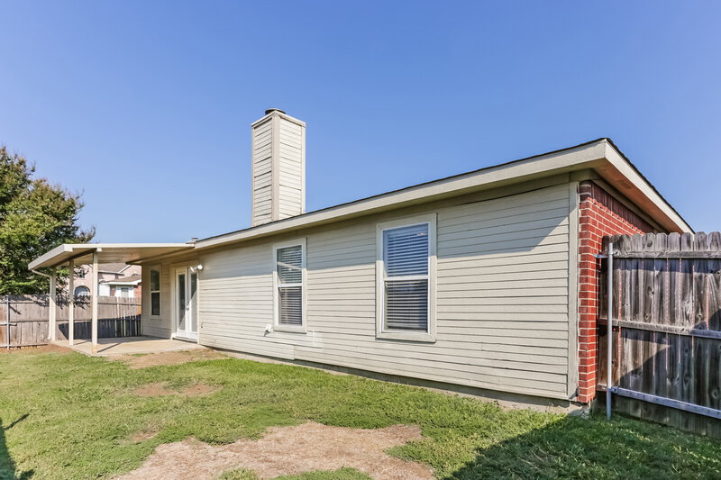 1,890/Mo, 902 Beaufort Court Arlington, TX 76018 Rear View