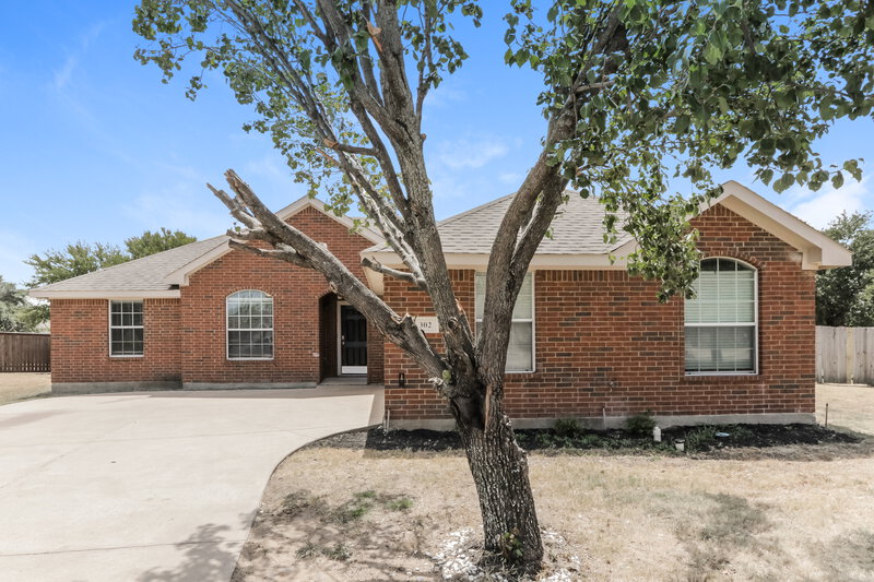 2,025/Mo, 302 Shadow Bend Circle Red Oak, TX 75154 External View