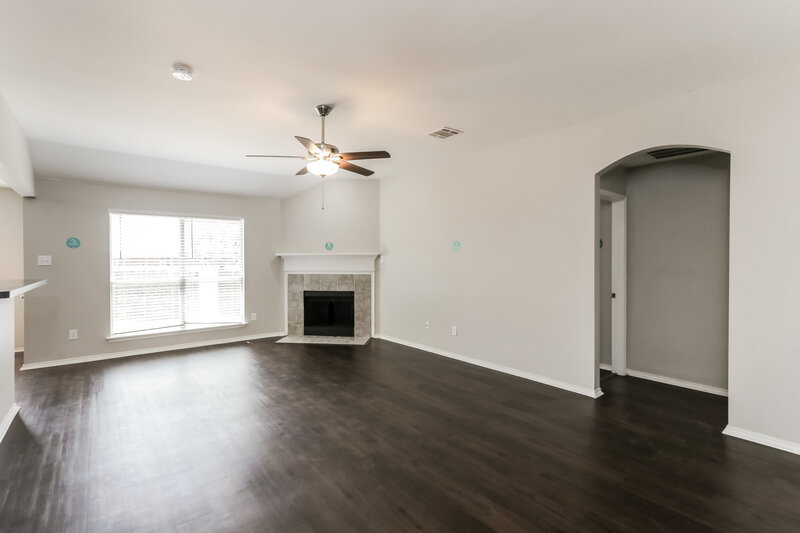 2,025/Mo, 302 Shadow Bend Circle Red Oak, TX 75154 Living Room View