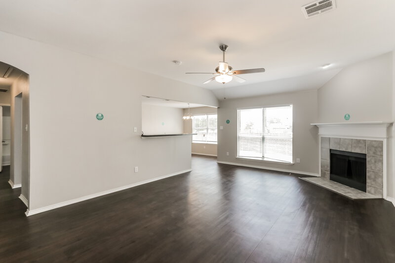 2,025/Mo, 302 Shadow Bend Circle Red Oak, TX 75154 Living Room View 2