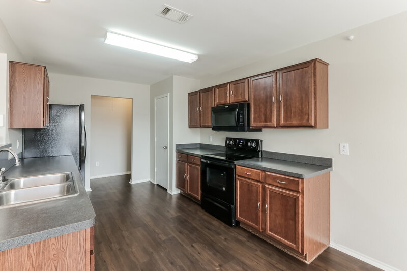 2,025/Mo, 302 Shadow Bend Circle Red Oak, TX 75154 Kitchen View
