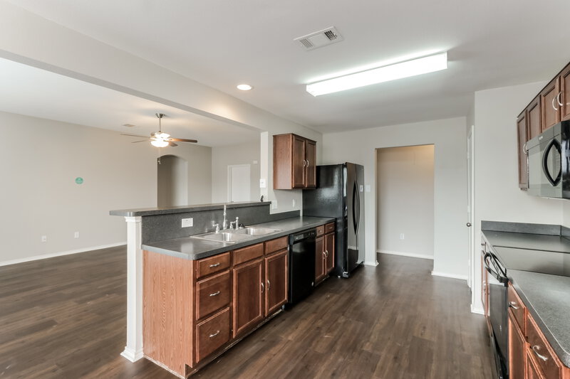 2,025/Mo, 302 Shadow Bend Circle Red Oak, TX 75154 Kitchen View 2