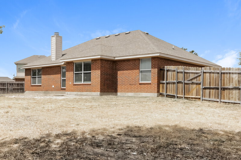2,025/Mo, 302 Shadow Bend Circle Red Oak, TX 75154 Rear View