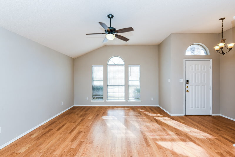 1,850/Mo, 10408 Morning Dew St Fort Worth, TX 76108 Living Room View