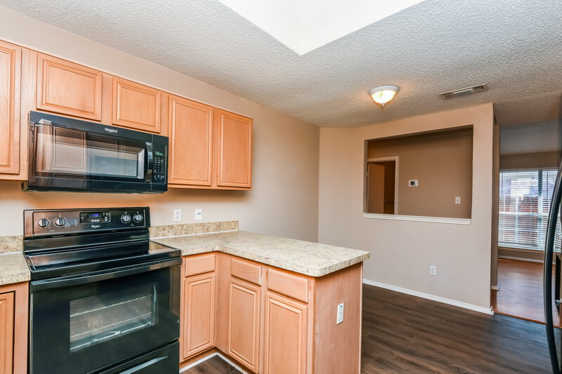 1,850/Mo, 10408 Morning Dew St Fort Worth, TX 76108 Kitchen View 2
