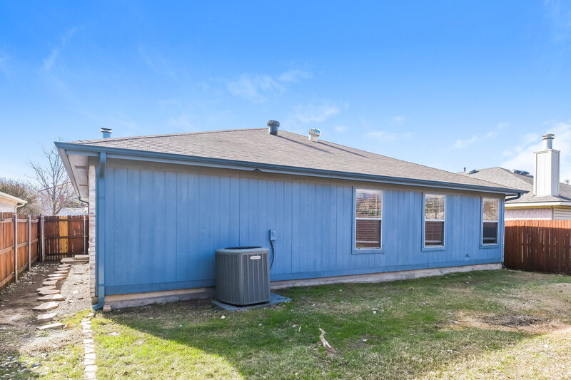1,850/Mo, 10408 Morning Dew St Fort Worth, TX 76108 Rear View