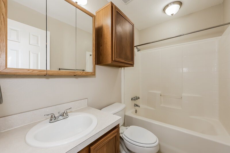 1,990/Mo, 1232 Clay Ln Seagoville, TX 75159 Bathroom View