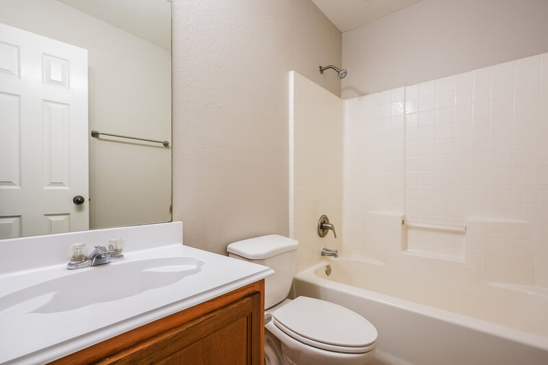 2,680/Mo, 1345 Meadowbrook Lane Crowley, TX 76036 Main Bathroom View