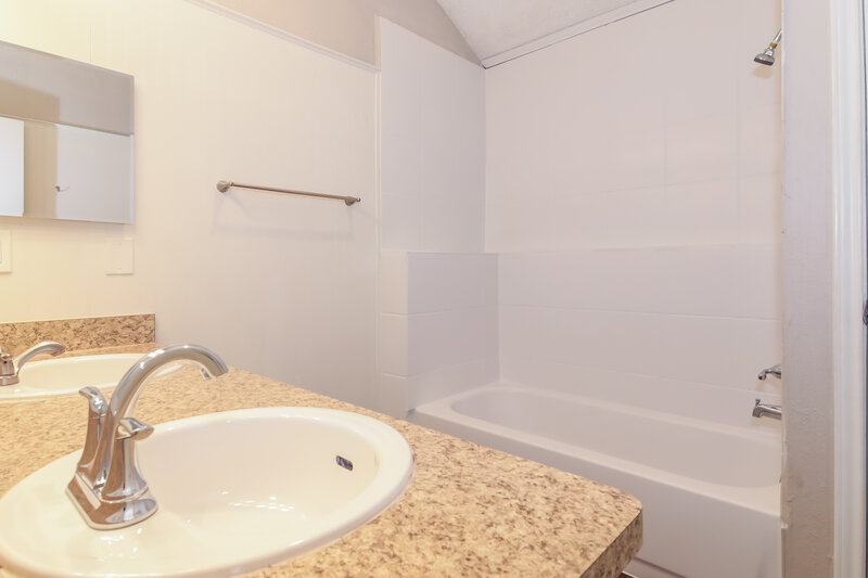 2,015/Mo, 1141 Paintbrush St Mesquite, TX 75149 Main Bathroom View