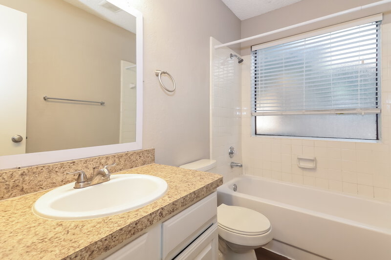 2,015/Mo, 1141 Paintbrush St Mesquite, TX 75149 Bathroom View
