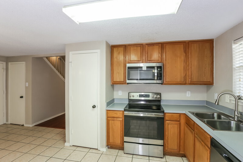 2,025/Mo, 401 Meadow St. Saginaw, TX 76179 Kitchen View