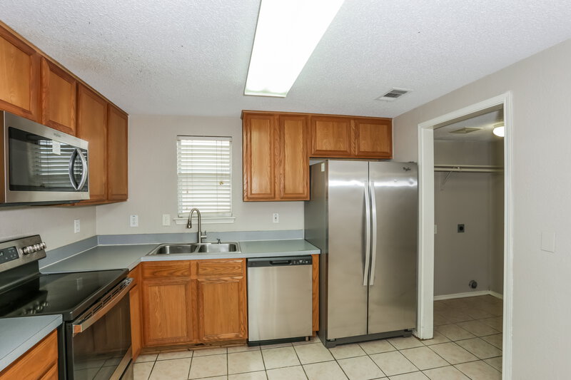 2,025/Mo, 401 Meadow St. Saginaw, TX 76179 Kitchen View 2