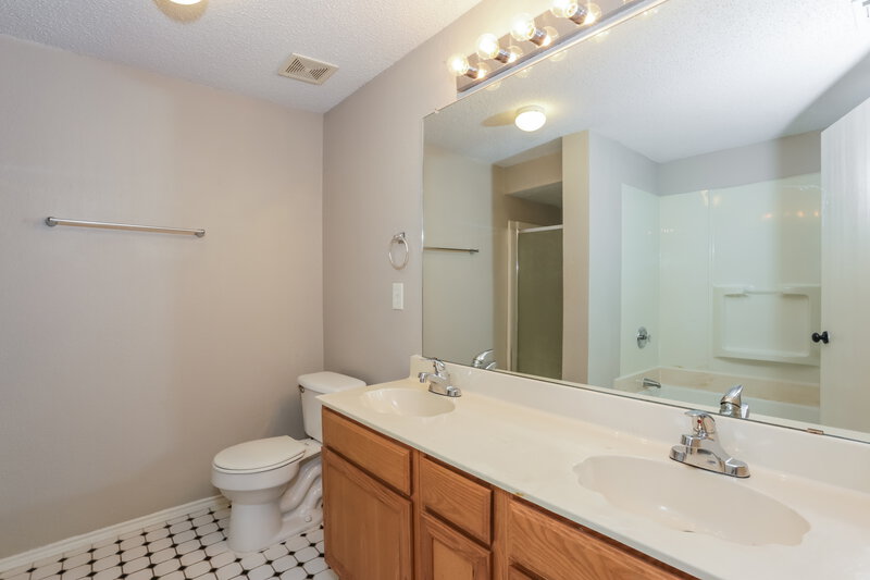 2,025/Mo, 401 Meadow St. Saginaw, TX 76179 Bathroom View