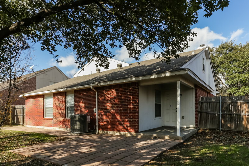 2,025/Mo, 401 Meadow St. Saginaw, TX 76179 Rear View