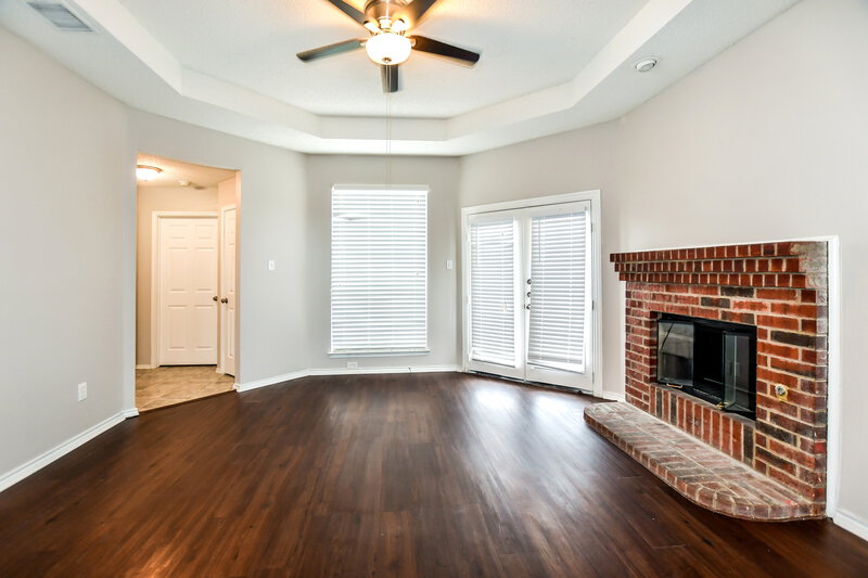 2,130/Mo, 1213 Clear Creek Dr Mesquite, TX 75181 Living Room View 2
