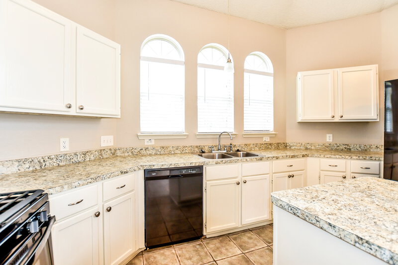 2,130/Mo, 1213 Clear Creek Dr Mesquite, TX 75181 Kitchen View