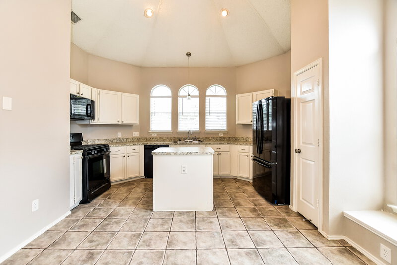 2,130/Mo, 1213 Clear Creek Dr Mesquite, TX 75181 Kitchen View 2