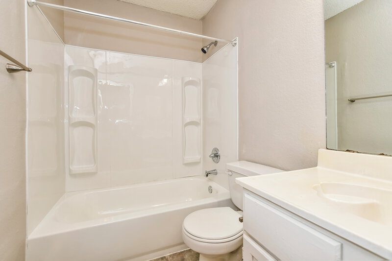2,130/Mo, 1213 Clear Creek Dr Mesquite, TX 75181 Bathroom View