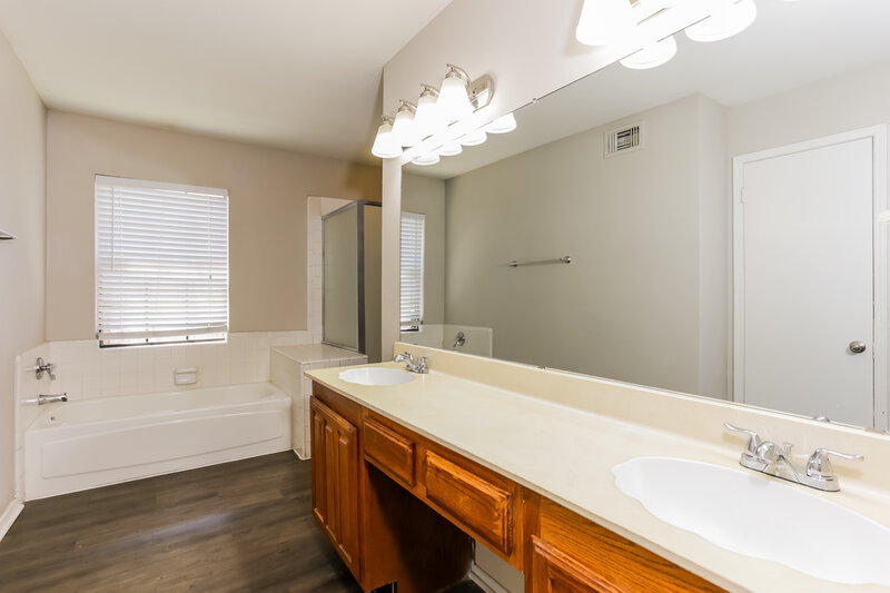1,990/Mo, 3124 Woodlark Fort Worth, TX 76123 Main Bathroom View