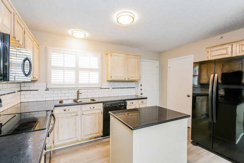 2,200/Mo, 920 Tennessee Trail Arlington, TX 76017 Kitchen View