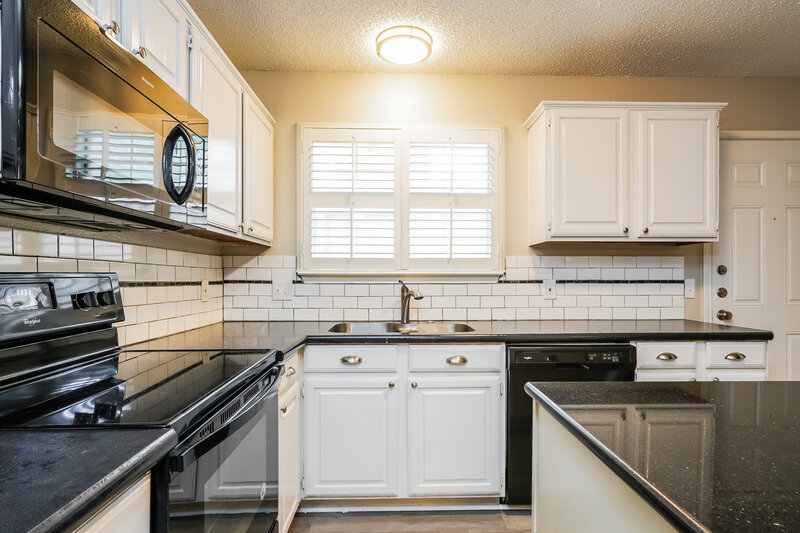 2,200/Mo, 920 Tennessee Trail Arlington, TX 76017 Kitchen View