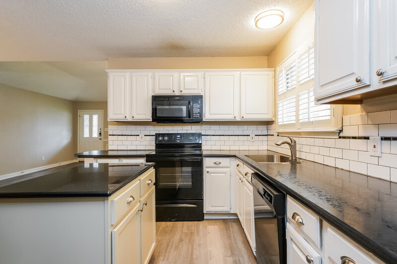 2,200/Mo, 920 Tennessee Trail Arlington, TX 76017 Kitchen View 2