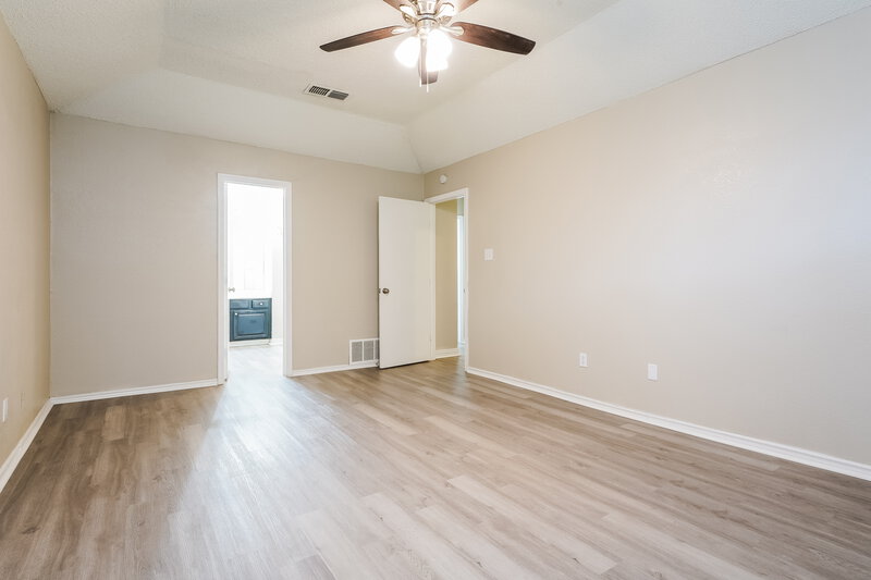 2,200/Mo, 920 Tennessee Trail Arlington, TX 76017 Main Bedroom View 2