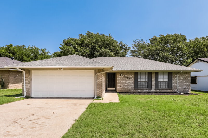 2,090/Mo, 3400 Meadowmoor St. Fort Worth, TX 76133 External View