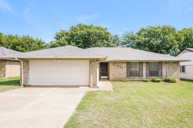 0/Mo, 3400 Meadowmoor St. Fort Worth, TX 76133 External View