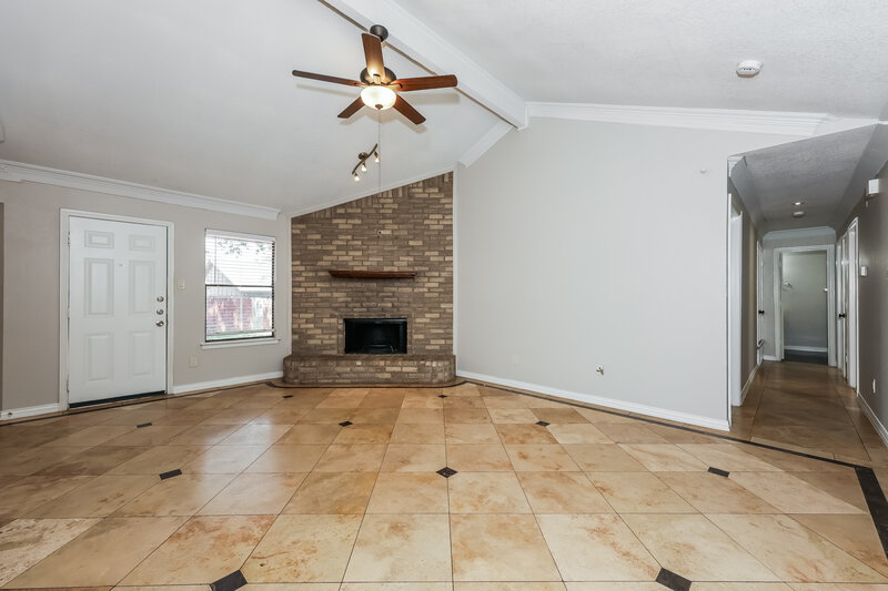 1,750/Mo, 3400 Meadowmoor St. Fort Worth, TX 76133 Living Room View 2