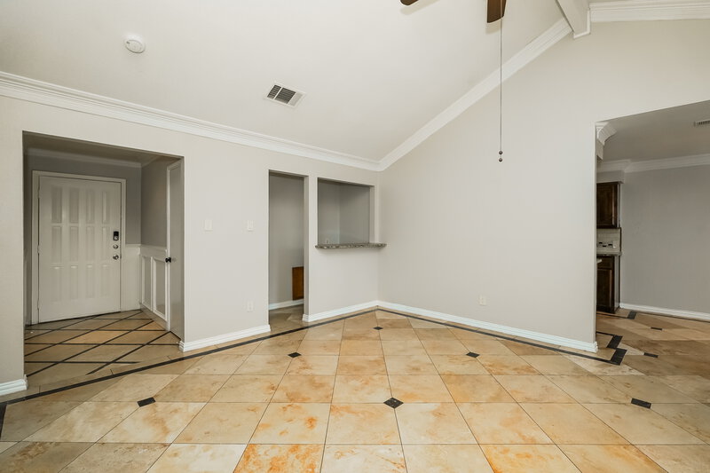 0/Mo, 3400 Meadowmoor St. Fort Worth, TX 76133 Living Room View 4