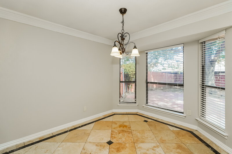 0/Mo, 3400 Meadowmoor St. Fort Worth, TX 76133 Dining Room View