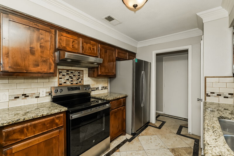 0/Mo, 3400 Meadowmoor St. Fort Worth, TX 76133 Kitchen View