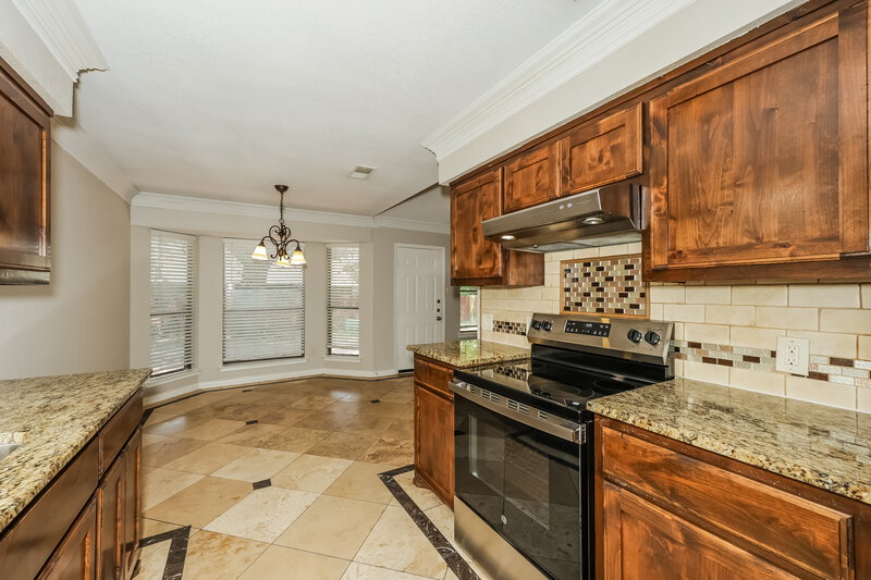 1,750/Mo, 3400 Meadowmoor St. Fort Worth, TX 76133 Kitchen View 3