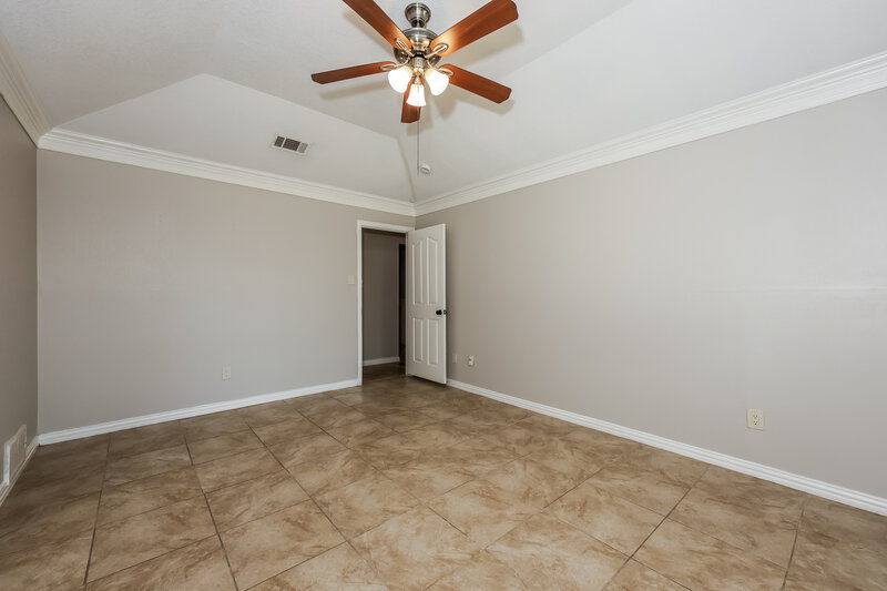 1,750/Mo, 3400 Meadowmoor St. Fort Worth, TX 76133 Main Bathroom View