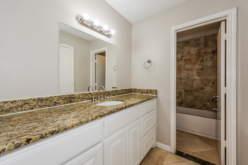 1,750/Mo, 3400 Meadowmoor St. Fort Worth, TX 76133 Main Bathroom View 2
