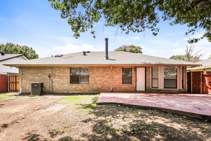 2,090/Mo, 3400 Meadowmoor St. Fort Worth, TX 76133 Rear View