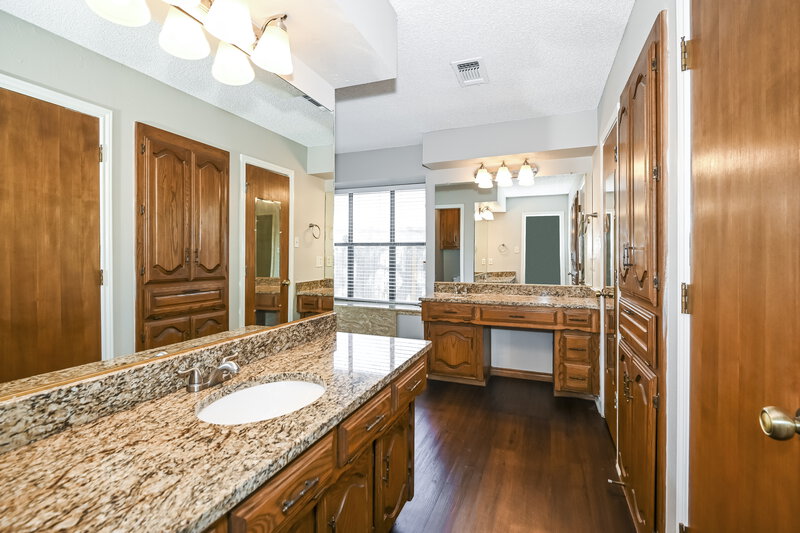 2,805/Mo, 1349 Meriweather Place DeSoto, TX 75115 Main Bathroom View