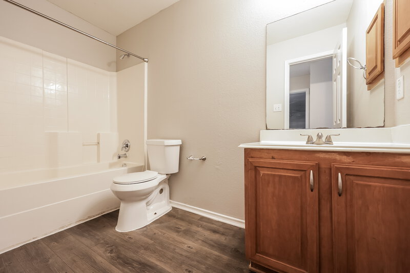2,585/Mo, 1253 Spring Water Drive Lancaster, TX 75134 Bathroom View