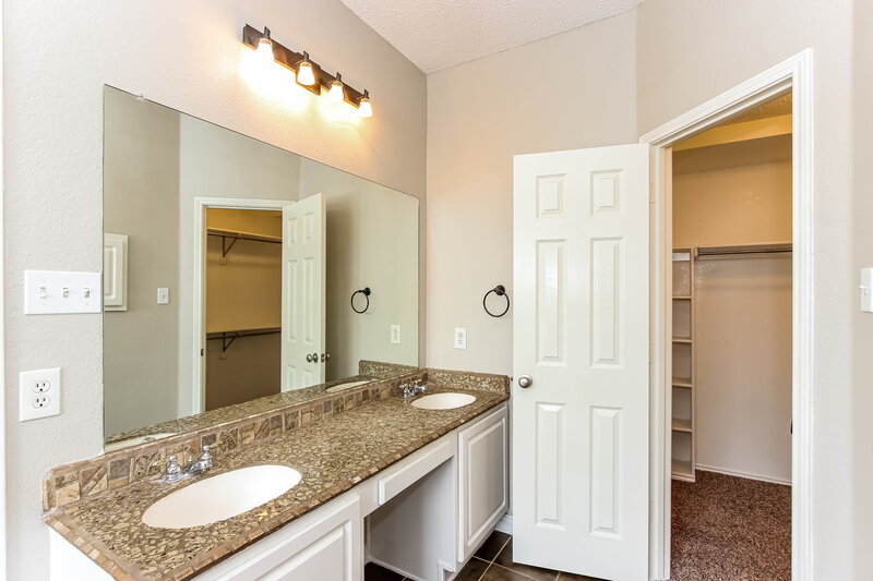 2,515/Mo, 3703 Sycamore Ln. Rockwall, TX 75032 Main Bathroom View 2