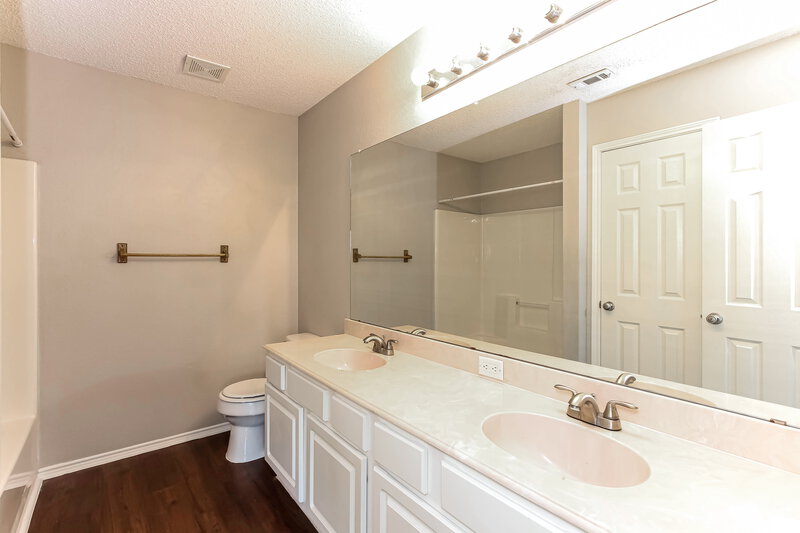 2,515/Mo, 3703 Sycamore Ln. Rockwall, TX 75032 Bathroom View