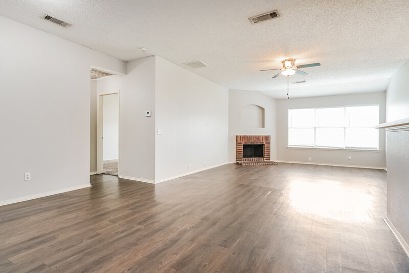 2,060/Mo, 1514 Wavecrest Glenn Heights, TX 75154 Living Room View
