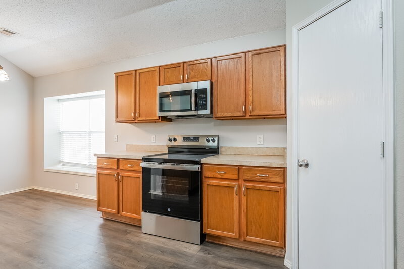 2,060/Mo, 1514 Wavecrest Glenn Heights, TX 75154 Kitchen View