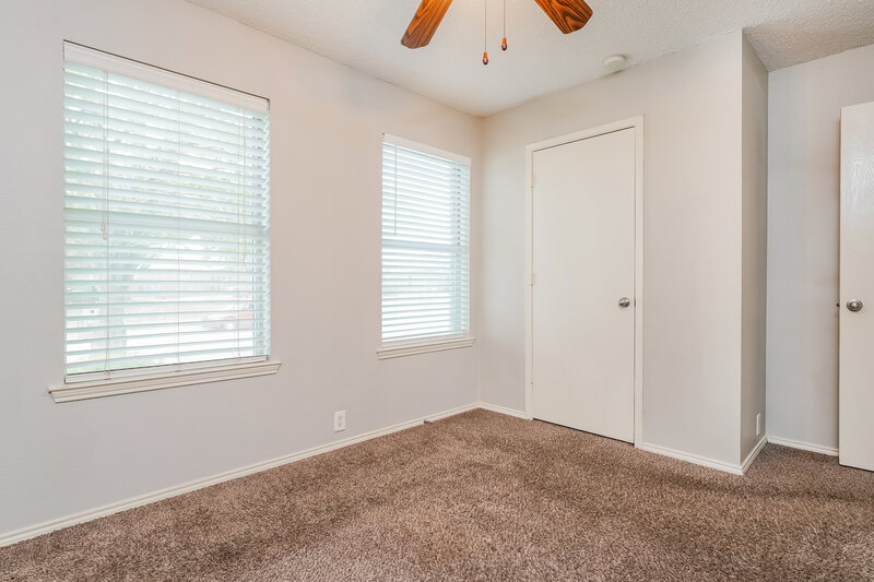 2,060/Mo, 1514 Wavecrest Glenn Heights, TX 75154 Bedroom View