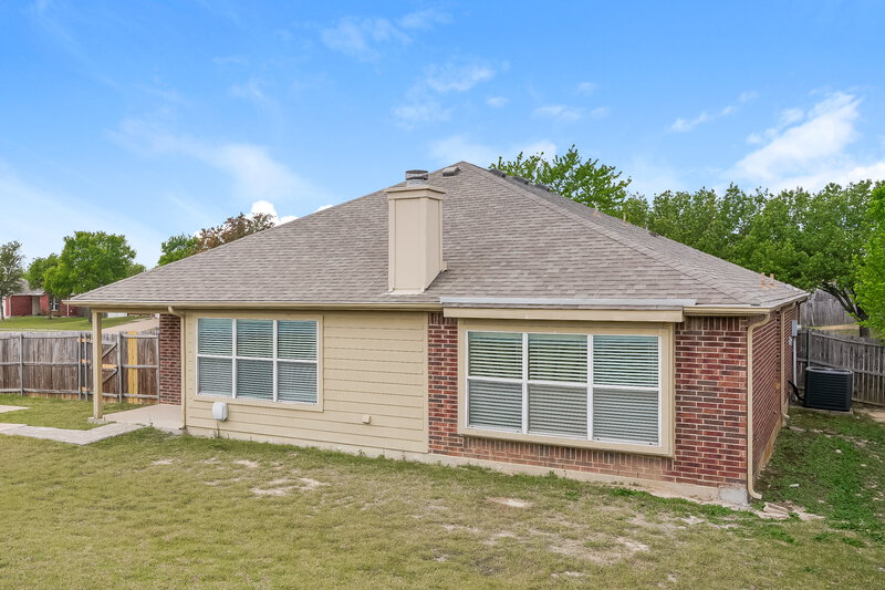 2,060/Mo, 1514 Wavecrest Glenn Heights, TX 75154 Rear View