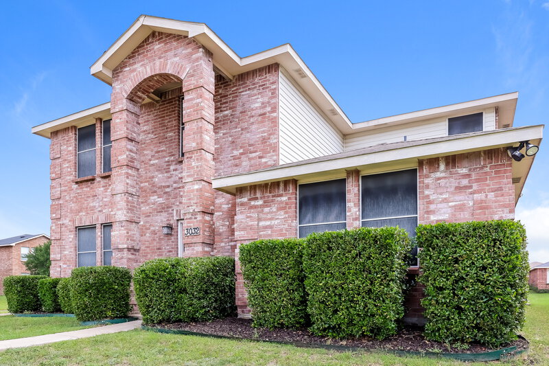 2,655/Mo, 3032 Picket Fence Drive Lancaster, TX 75134 Front View